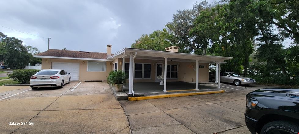Downtown Deland Shared Office Space for Lease