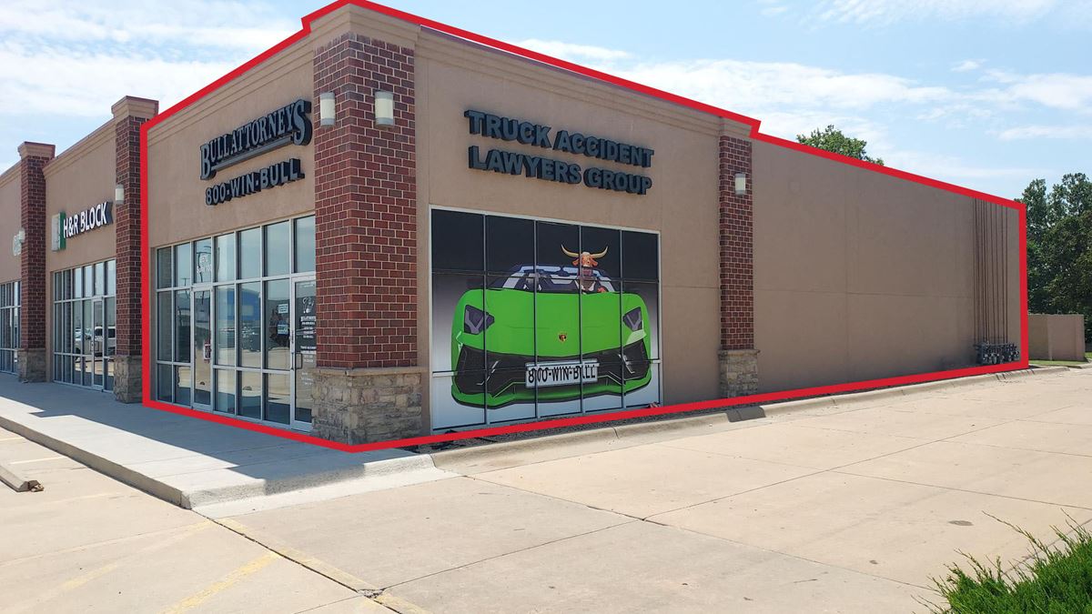 HIGH VISIBILITY RETAIL END CAP FOR SUBLEASE