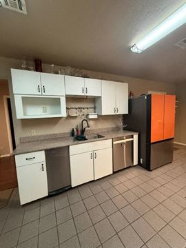 2162 E 61st St - Pitco Building- Office