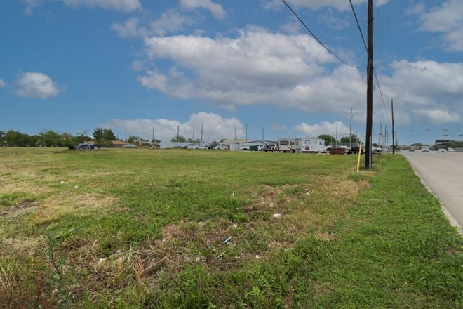 6149 Spencer Highway, Pasadena, TX 77505