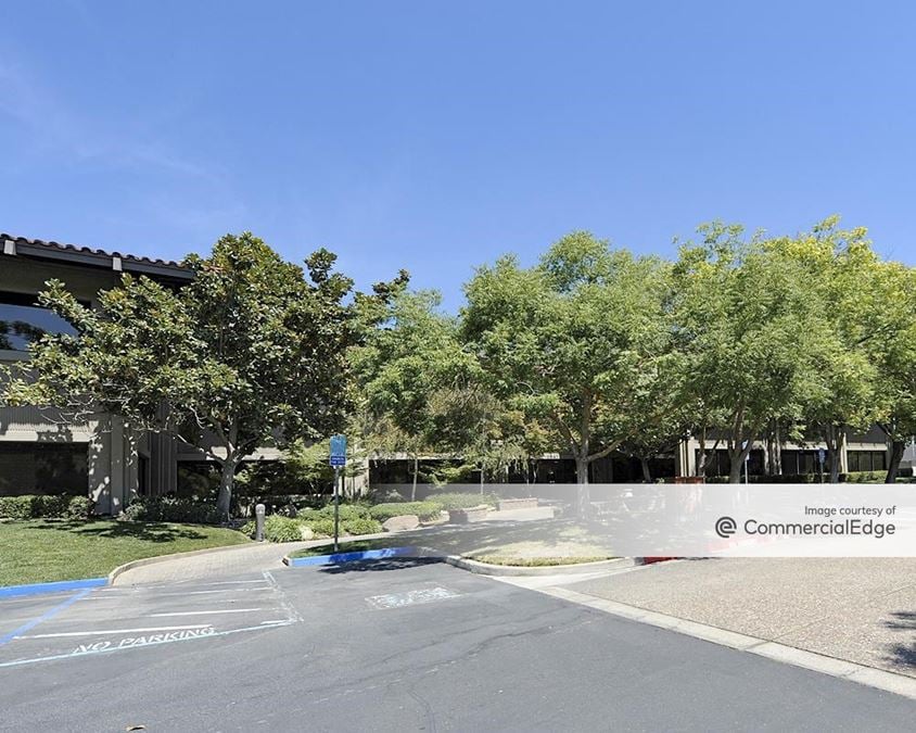 3701 North Freeway & 3901-3927 Lennane Drive
