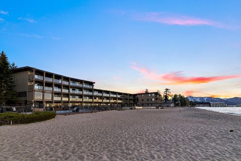 Lakeshore Lodge