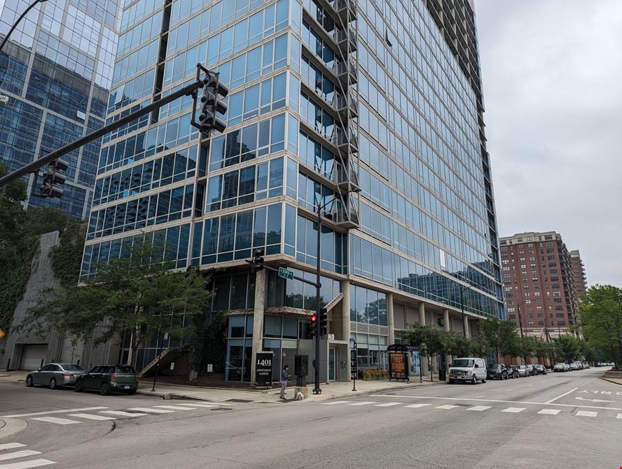 South Loop Retail/Office Space For Lease