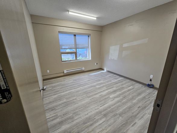 7471 Edgar Industrial Bend - Unit 24