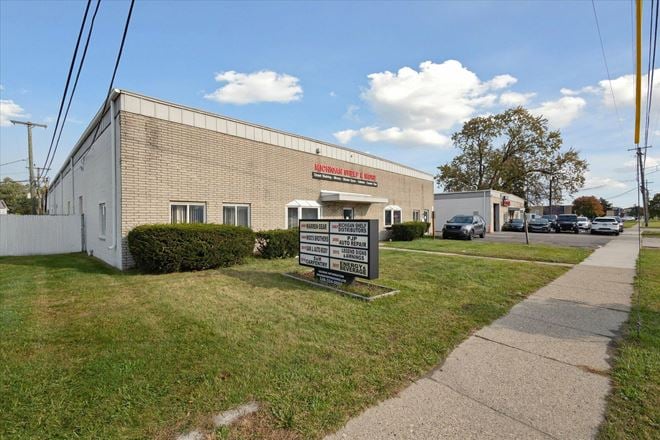 Industrial space for Rent at 3461-3519 E 10 Mile Rd in Warren