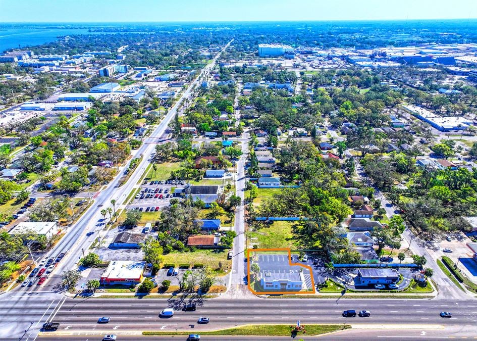 High Visibility Retail / Office Building on U.S. 41 / Tamiami Trail