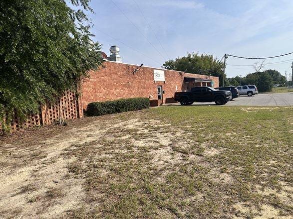 5,935 SF Flex Facility with Fenced Yard