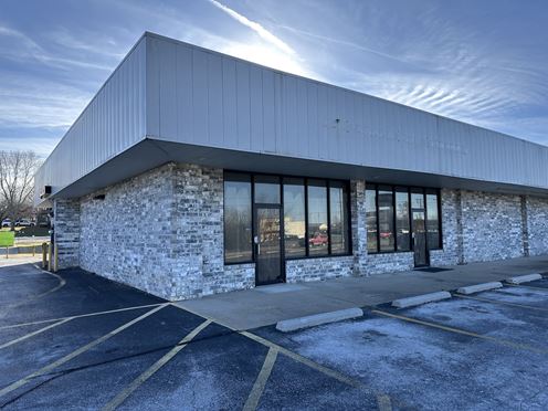 7130-7154 Missouri 14: ± 2,400 SF of Retail/Office Space For Lease