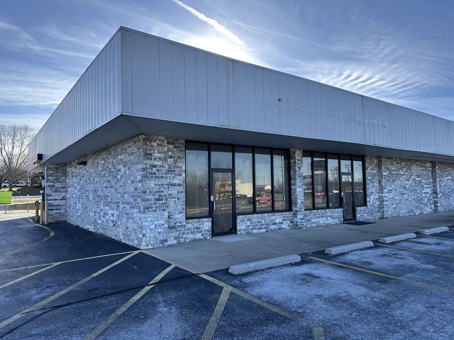 7130-7154 Missouri 14: ± 2,400 SF of Retail/Office Space For Lease