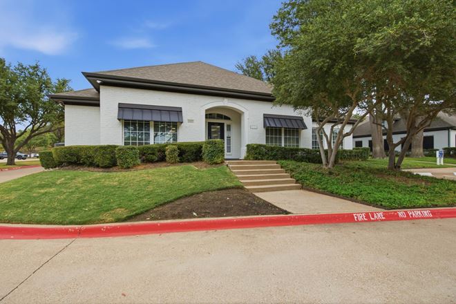 2555-2557 SW Grapevine Pkwy
