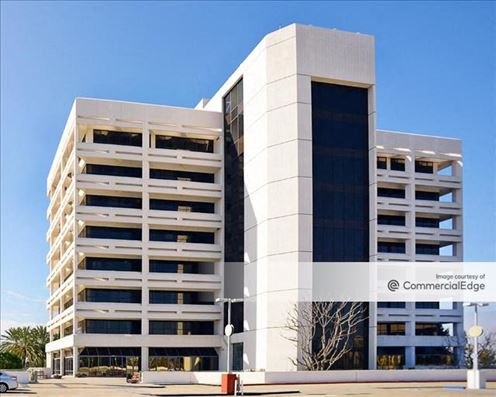 MacArthur Plaza
