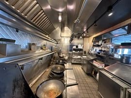 2,740 SF Restaurant Building For Sale on South Glenstone
