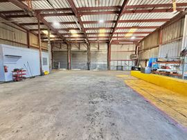 704 Murray Rd: Service Shop