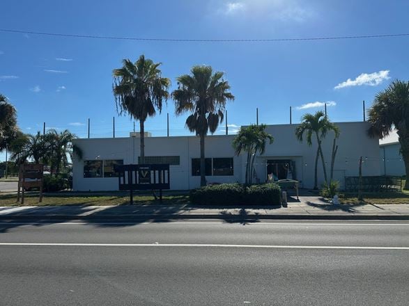 1102 S US Hwy 1