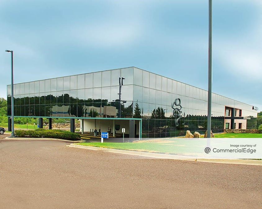 Hillcrest Bank Building 5800 East Bannister Road Office Building