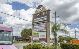 Chandelle Square