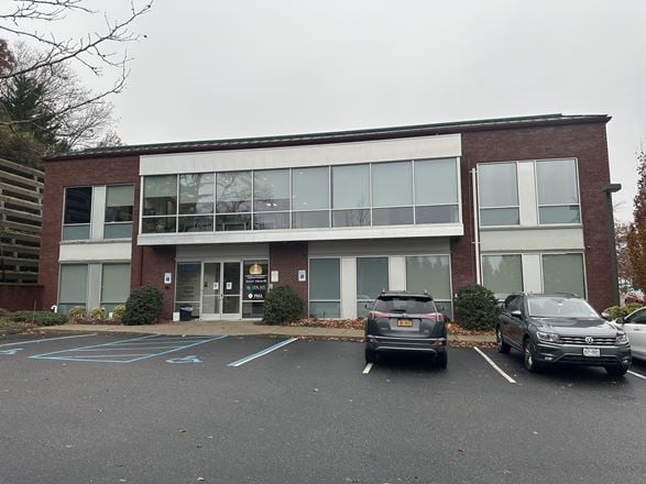 1092 West Jericho Turnpike