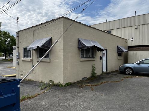 2105 Lake Avenue