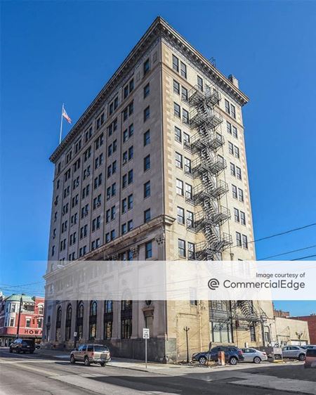 Photo of commercial space at 106 East Market Street in Warren