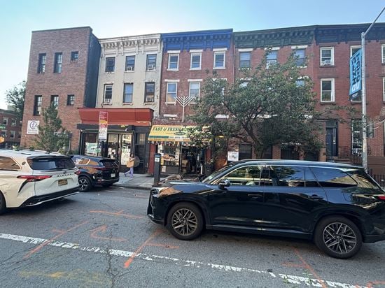 84 Hoyt St