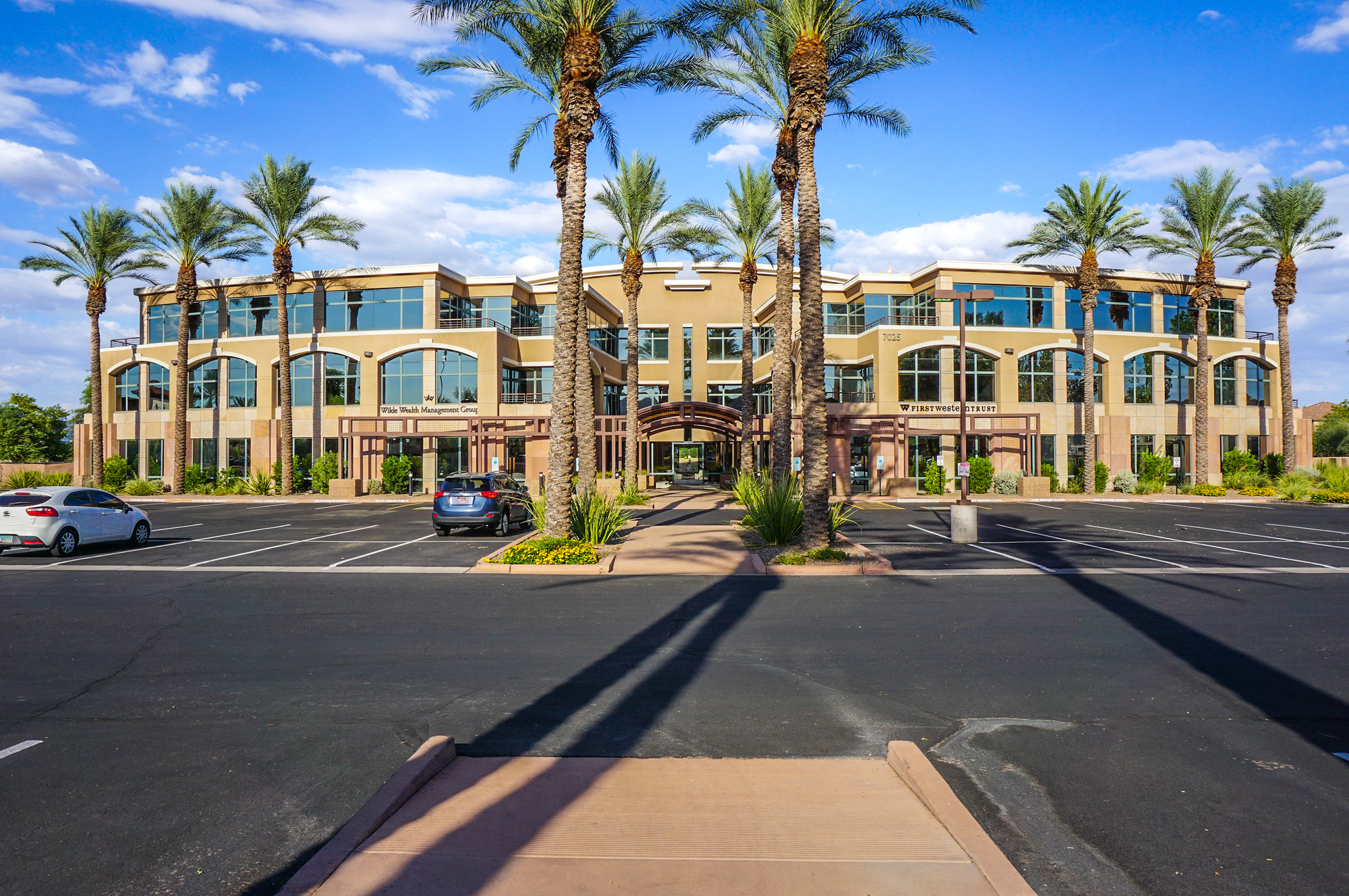7025 N Scottsdale Rd, Scottsdale, AZ 85253 | CommercialCafe.com