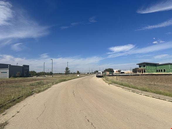 4294 Treanor Drive - 6.185 ACRES