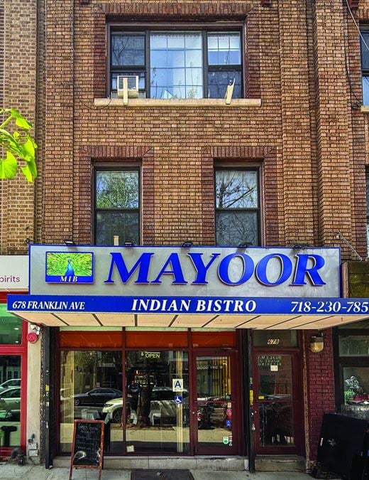 1,100 SF | 678 Franklin Avenue | Turnkey Restaurant with Backyard for Lease