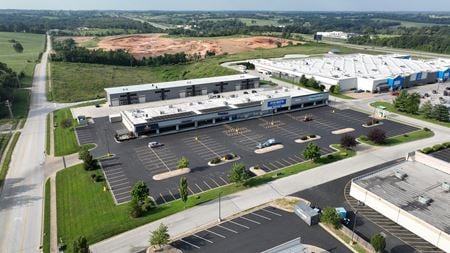 Retail space for Rent at 1932-1966 W Retail Ln in Ozark