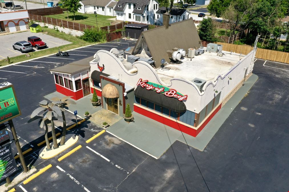 2,740 SF Restaurant Building For Sale on South Glenstone