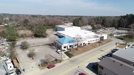 12,000± SF Warehouse/Distribution/Showroom For Lease - Fayetteville