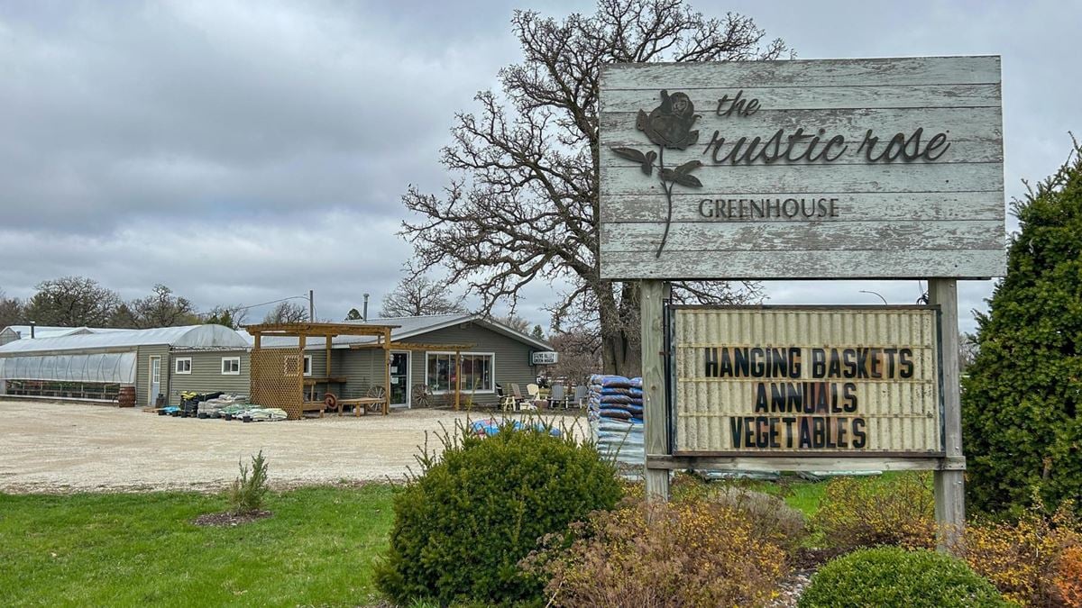 Highway 63 Commercial Building and Land For Sale
