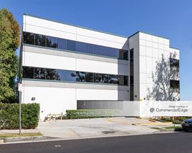 Holy Cross Medical Plaza