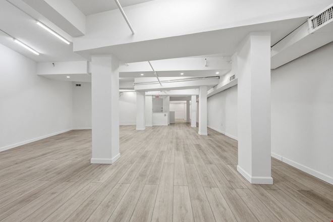 254 W 10th St