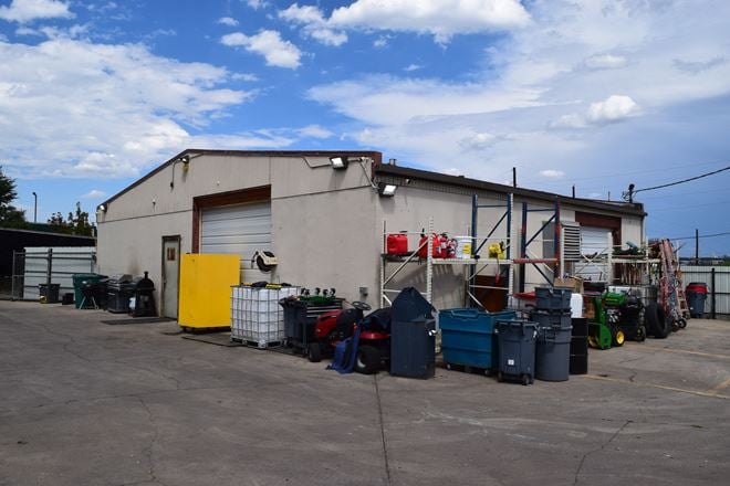 Off/Whse with outdoor storage for sale/lease