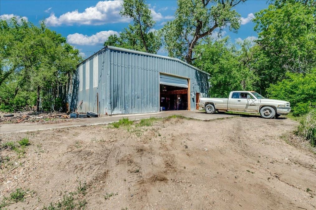 6204 E 4th Ave, Hutchinson