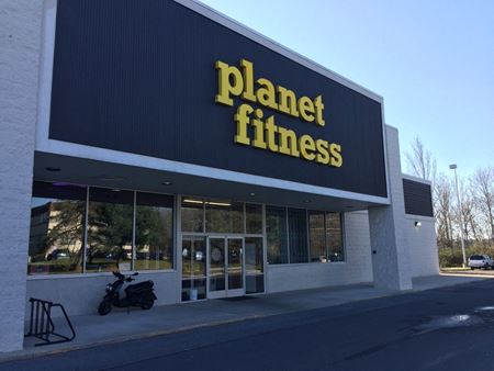 Planet Fitness Anchored Retail Center - Carlisle