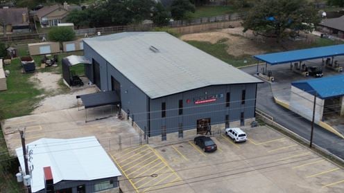 Office + Warehouse + Fenced Yard  | 35' Clear | Service Trades | San Antonio