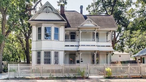 1301 E Cesar Chavez St