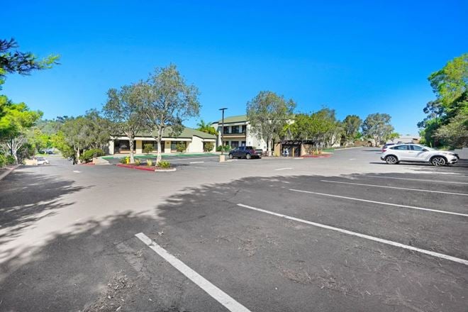 285 North El Camino Real