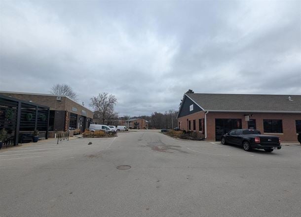 6035 N Knoxville Ave - Suites 103  & 105