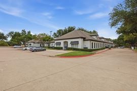 2555-2557 SW Grapevine Pkwy