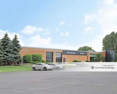 Photo of commercial space at 2950 North Skokie Hwy in Lake Bluff