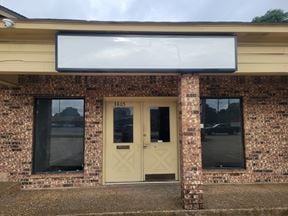 900 SF Retail-Office Space