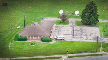 Photo of commercial space at 17421 Coshocton Rd in Mount Vernon