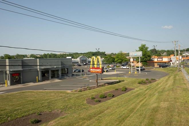 The Plaza at Burr Corners