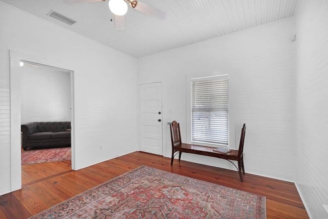 260 W KING ST