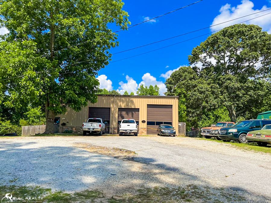 Owner/User Auto Repair Shop in Villa Rica | ±3,600 SF