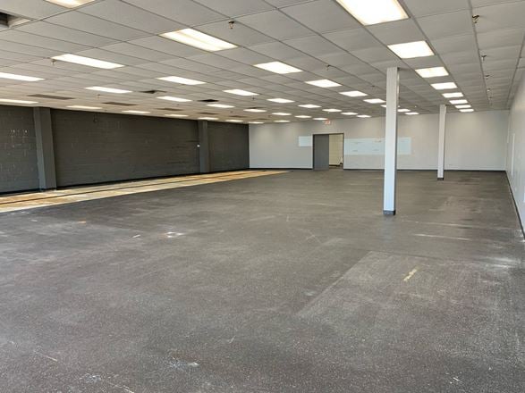 Freestanding Retail Building on North Ave