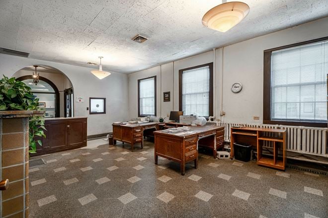 1085 E Delavan Ave - 21,400+/- SF Retail/Industrial Space