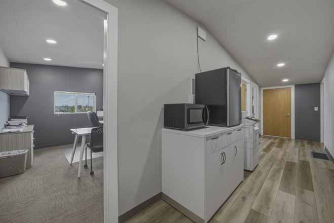 2213 Henderson Loop